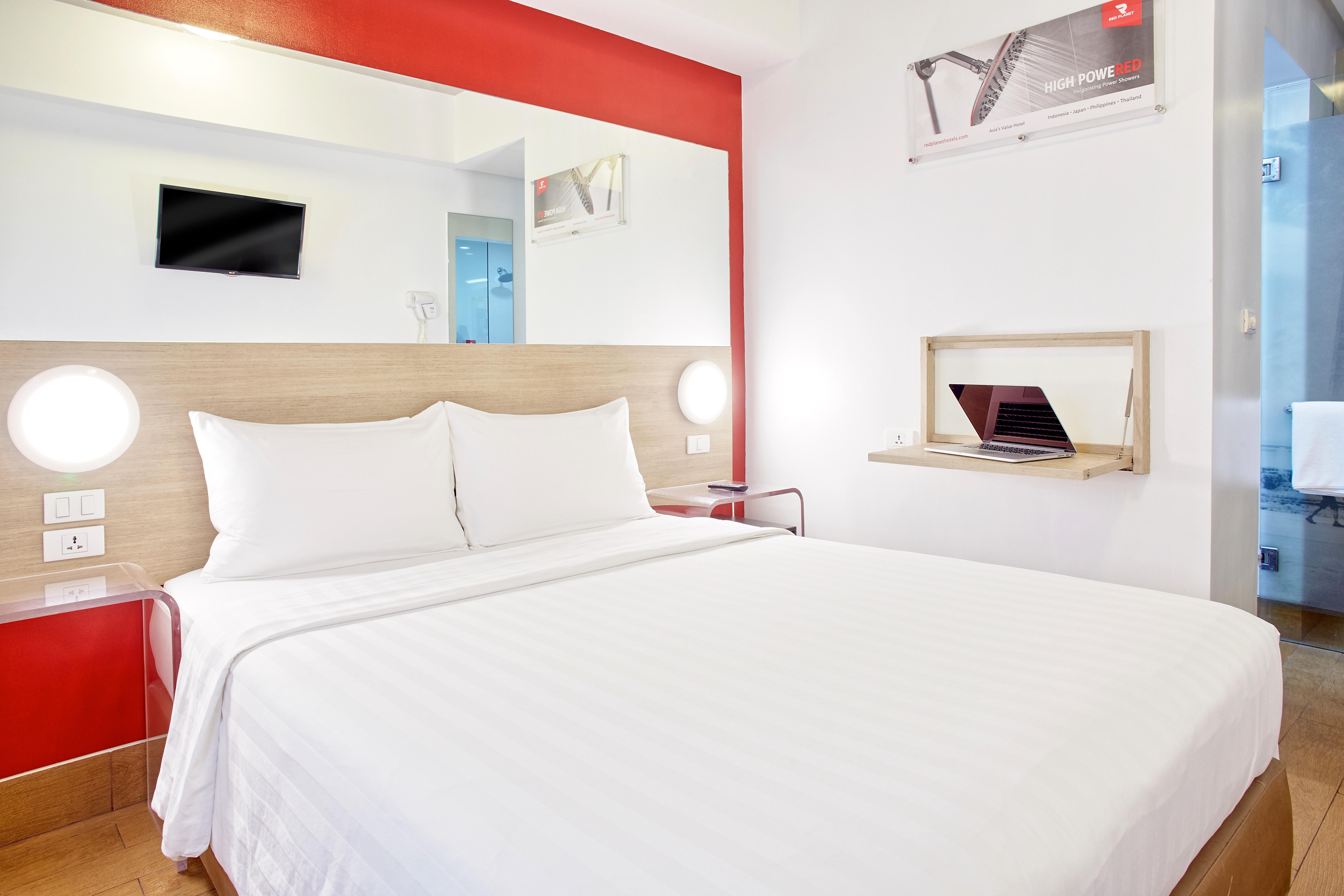 Red Planet Quezon City Timog Hotel Екстериор снимка