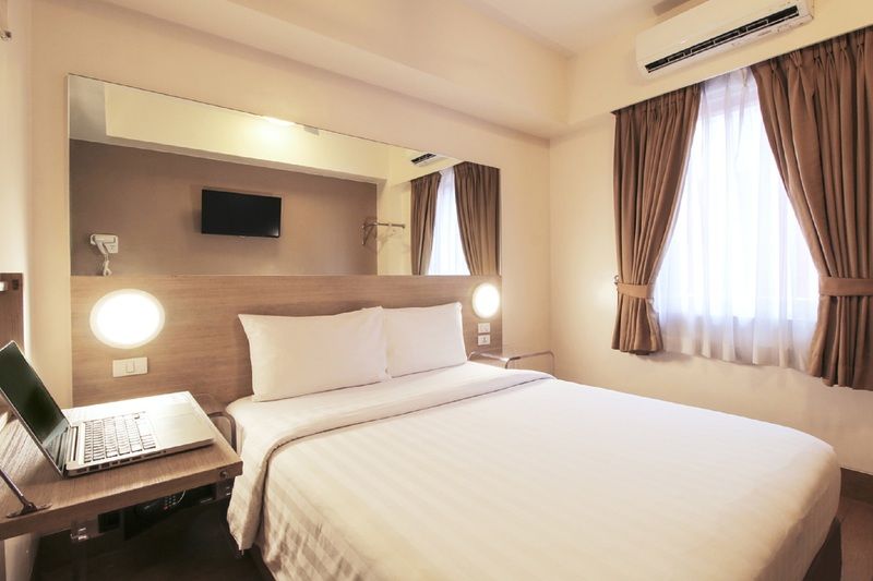 Red Planet Quezon City Timog Hotel Екстериор снимка