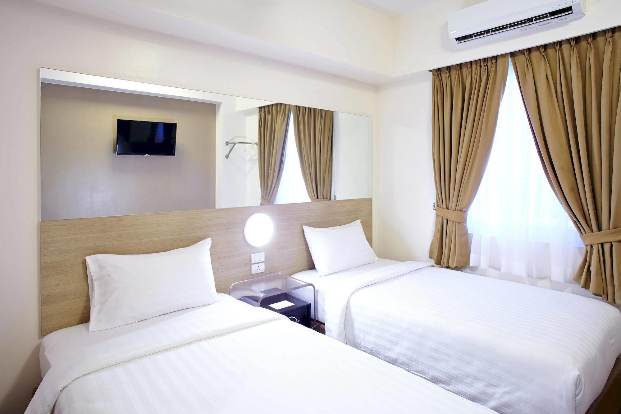 Red Planet Quezon City Timog Hotel Екстериор снимка