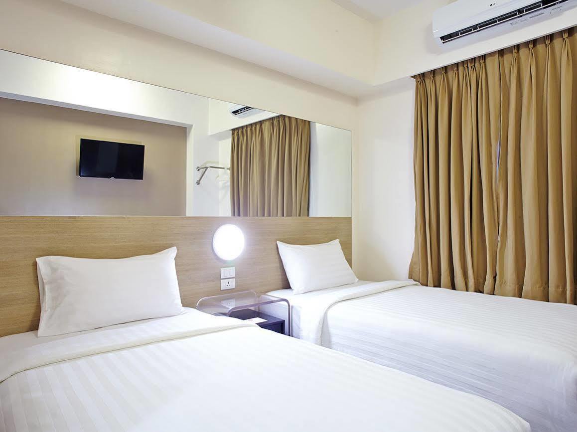 Red Planet Quezon City Timog Hotel Екстериор снимка