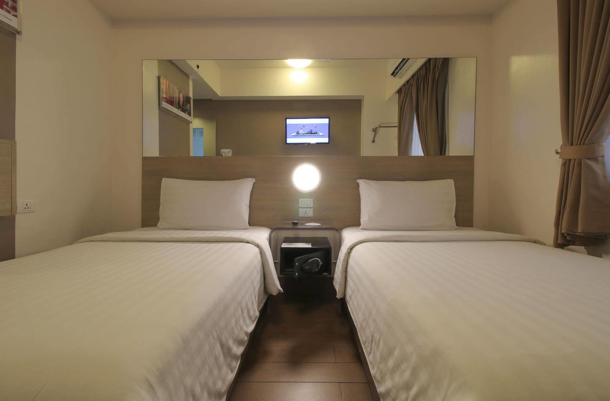 Red Planet Quezon City Timog Hotel Екстериор снимка