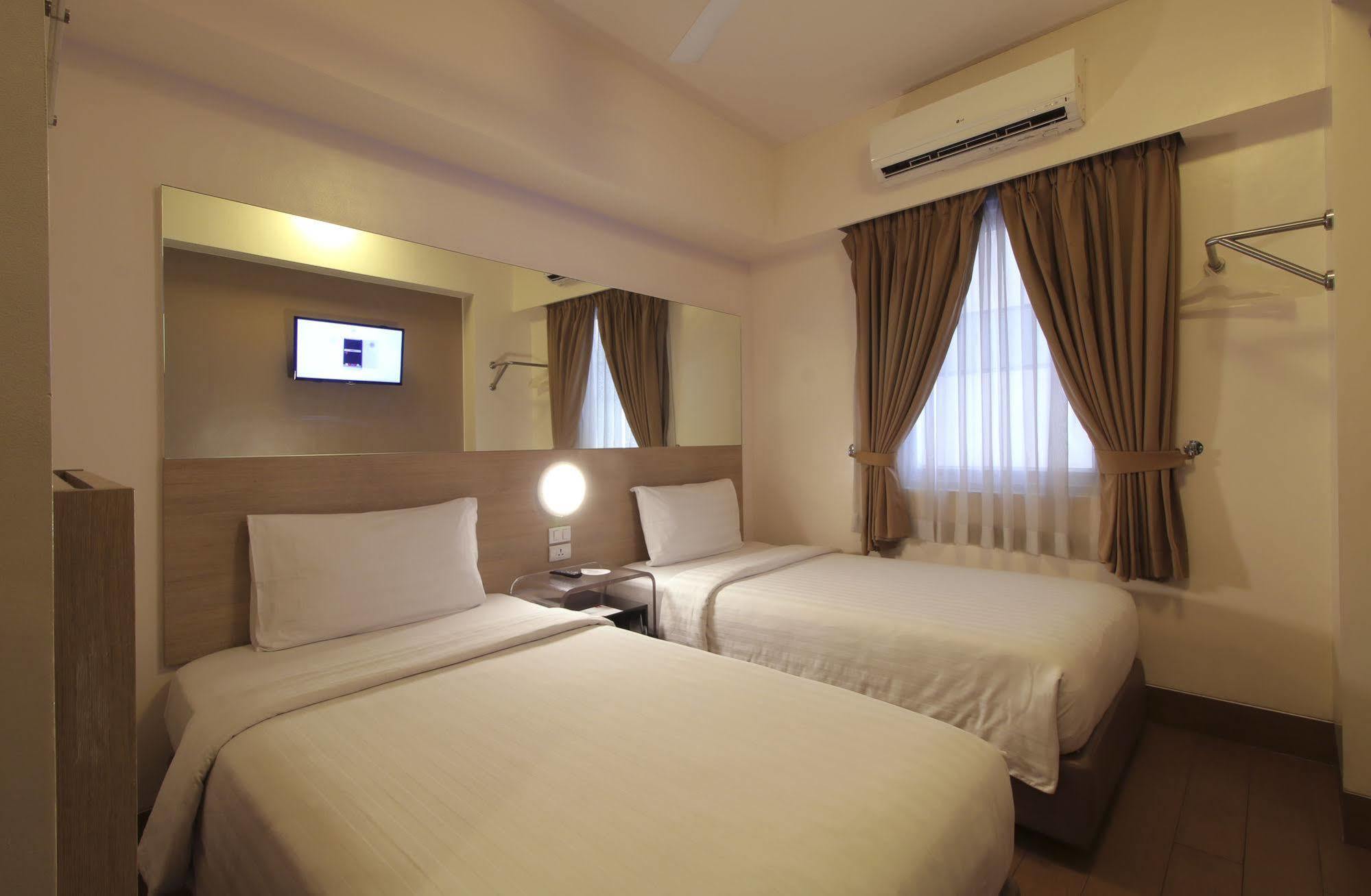 Red Planet Quezon City Timog Hotel Екстериор снимка