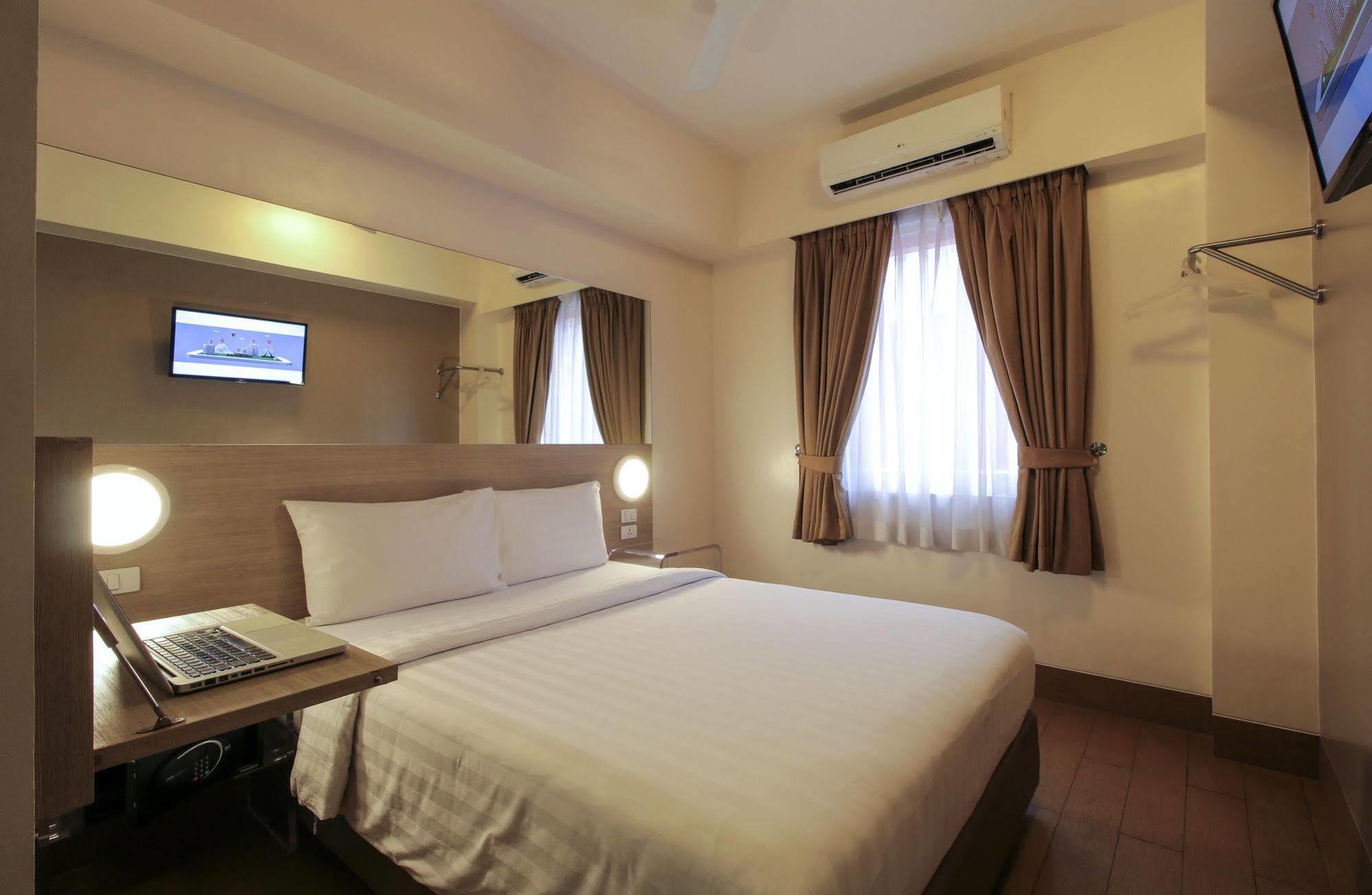 Red Planet Quezon City Timog Hotel Екстериор снимка